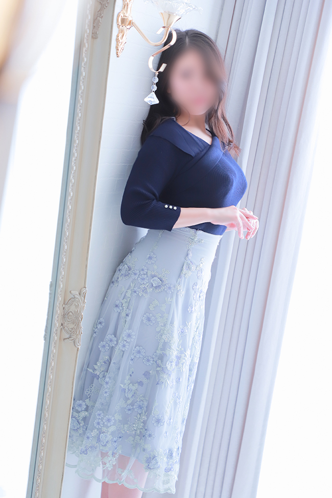 れい(33)